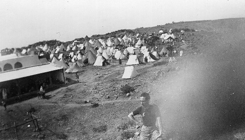 Vue générale des tentes de pélerins à Moualine El Oued
